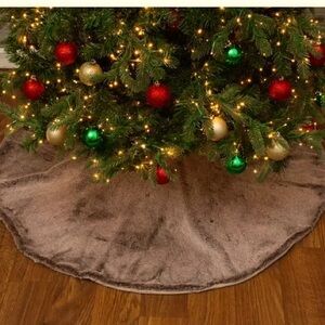 New Brown Faux fur tree skirt 48”x48” lowest price!